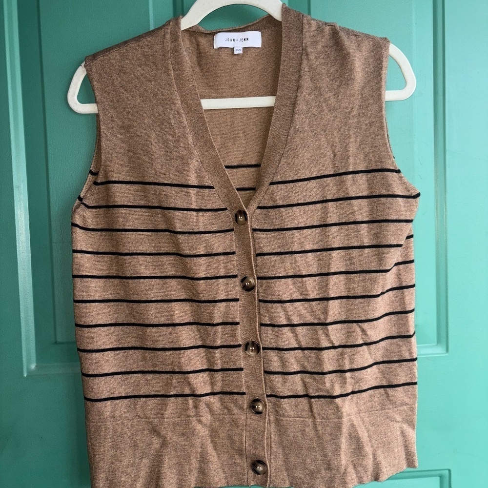 XS John and Jenn sleeveless cardigan